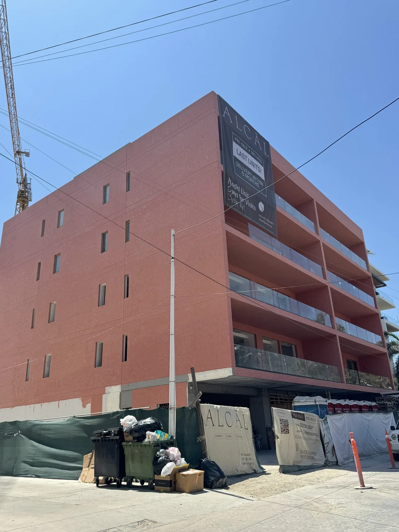Fachada de Alcal con Celular EIFS